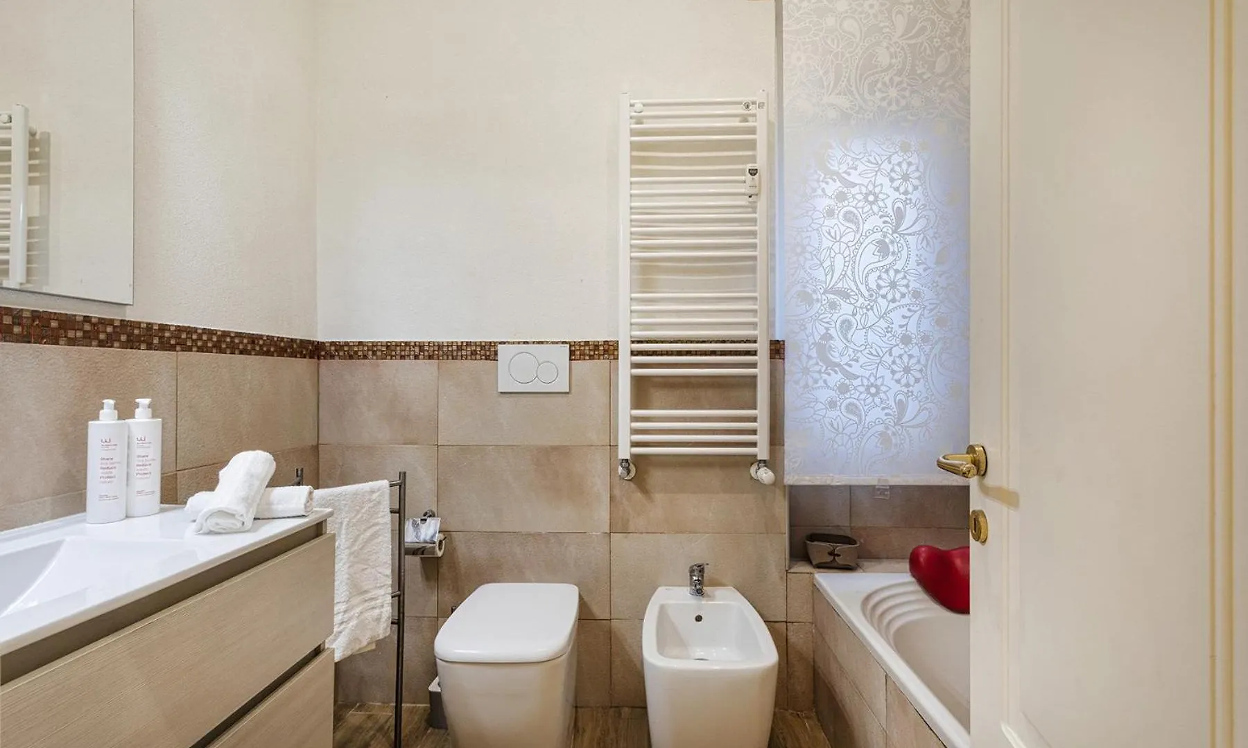 Modern Apartment With Patio In Rapallo By Wonderful Italy 0*,